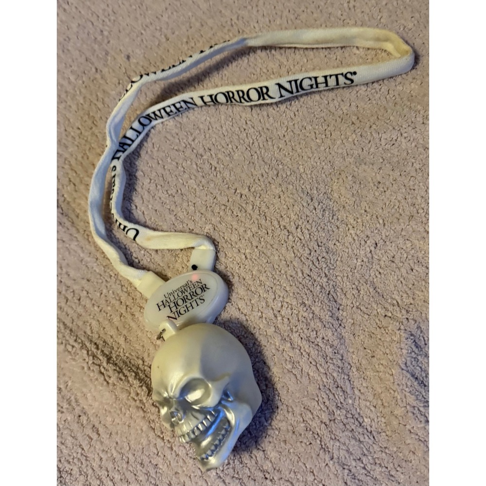 Universal Halloween Horror Nights Light Up Skull Lanyard White Black 2009